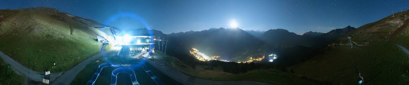 Sölden Gaislachkogelbahn Mittelstation snow cam captured at 2 October 2026 at 11:47 pm GMT+2