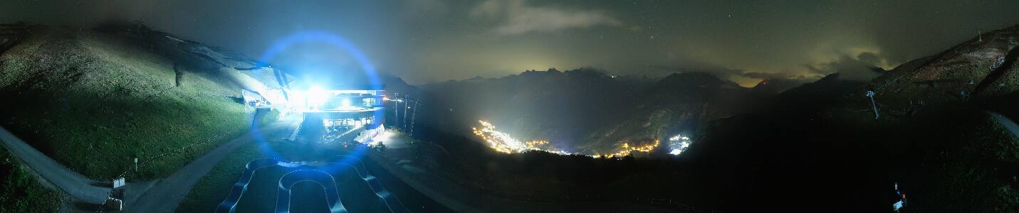Sölden Gaislachkogelbahn Mittelstation snow cam captured at 4 October 2026 at 11:49 pm GMT+2