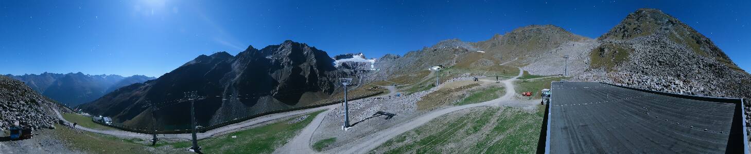 Sölden Schwarzkogl Talstation snow cam captured at 28 September 2026 at 11:51 pm GMT+2