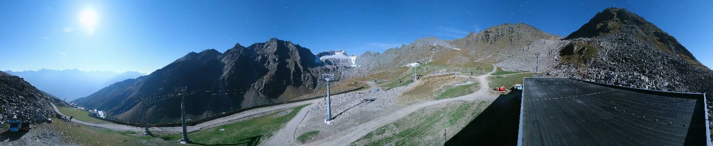 Sölden Schwarzkogl Talstation snow cam captured at 30 September 2026 at 11:45 pm GMT+2