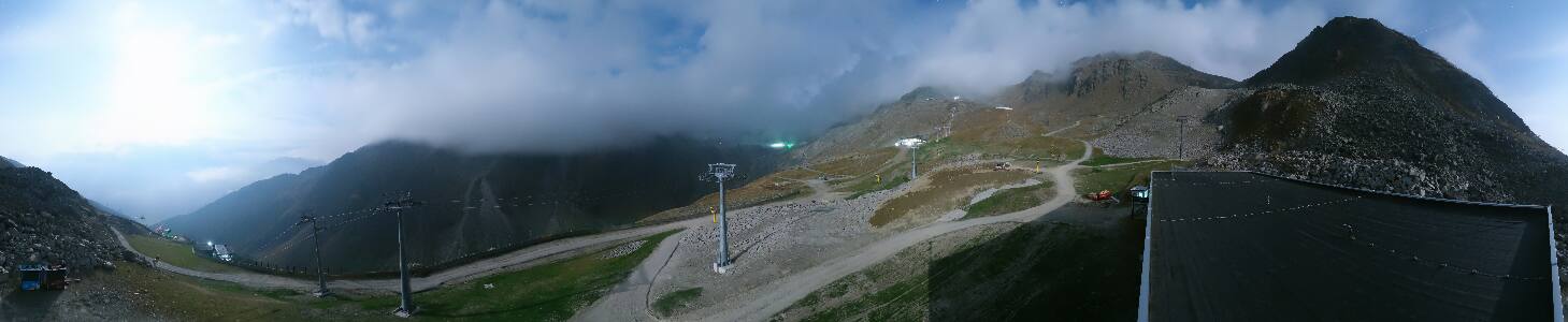 Sölden Schwarzkogl Talstation snow cam captured at 1 October 2026 at 11:45 pm GMT+2
