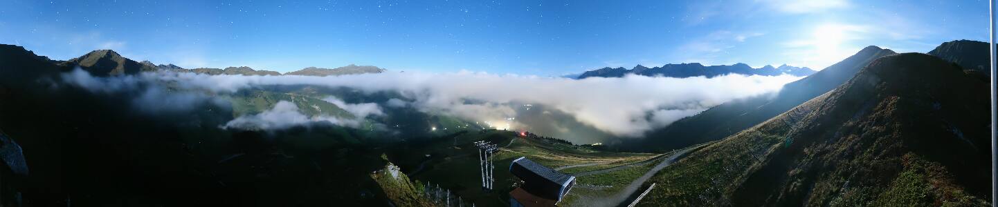 Tux Eggalm snow cam captured at 21 September 2026 at 11:53 pm GMT+2
