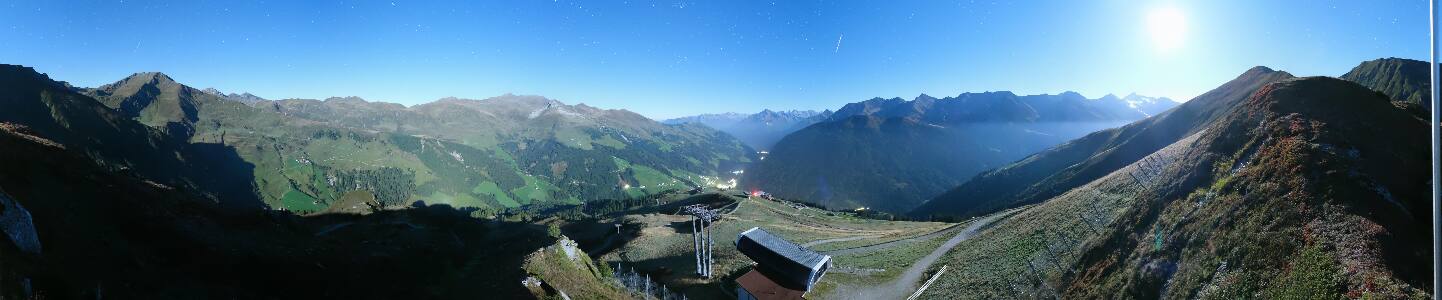 Tux Eggalm snow cam captured at 22 September 2026 at 11:58 pm GMT+2