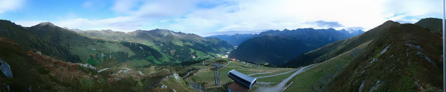 Tux Eggalm snow cam captured at 23 September 2026 at 11:59 pm GMT+2