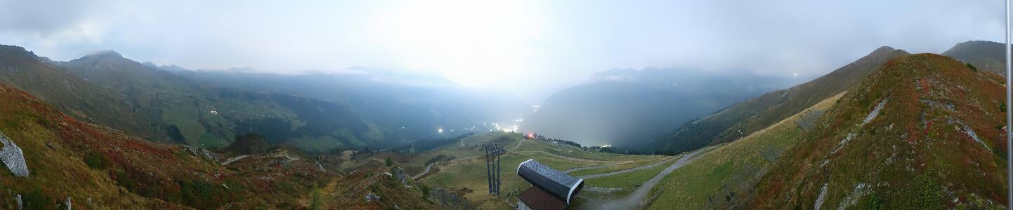 Tux Eggalm snow cam captured at 1 October 2026 at 11:58 pm GMT+2