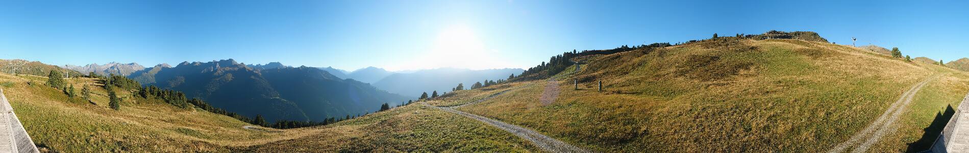 Zillertal Arena Kreuzwiese snow cam captured at 15 September 2026 at 6:16 pm GMT+2