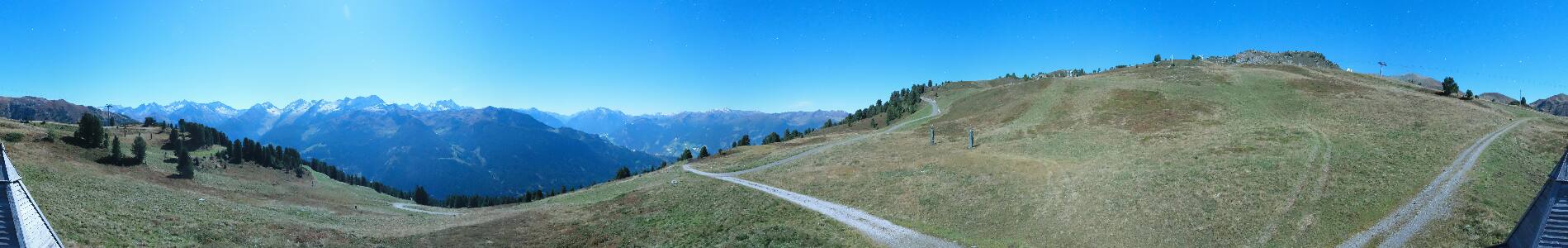Zillertal Arena Kreuzwiese snow cam captured at 25 September 2026 at 11:49 pm GMT+2