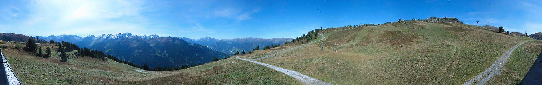 Zillertal Arena Kreuzwiese snow cam captured at 26 September 2026 at 11:51 pm GMT+2