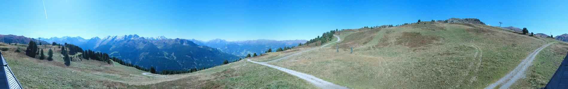 Zillertal Arena Kreuzwiese snow cam captured at 27 September 2026 at 11:50 pm GMT+2