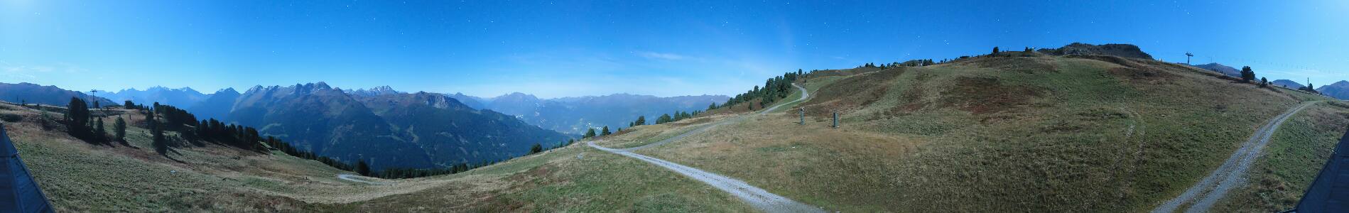 Zillertal Arena Kreuzwiese snow cam captured at 29 September 2026 at 11:45 pm GMT+2