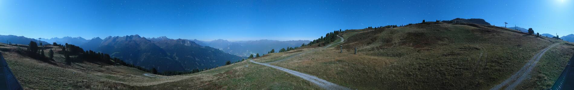 Zillertal Arena Kreuzwiese snow cam captured at 30 September 2026 at 11:47 pm GMT+2