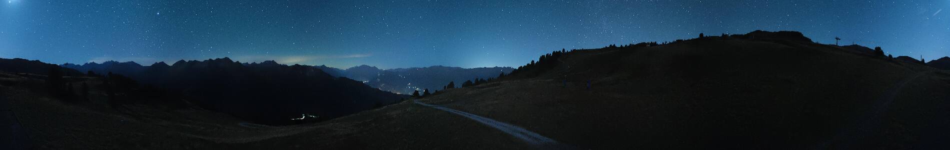 Zillertal Arena Kreuzwiese snow cam captured at 6 October 2026 at 5:19 am GMT+2