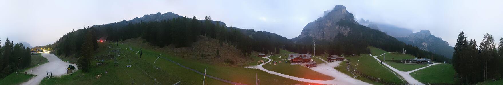 Alleghe Piani di Pezze snow cam captured at 29 September 2026 at 11:49 pm GMT+2