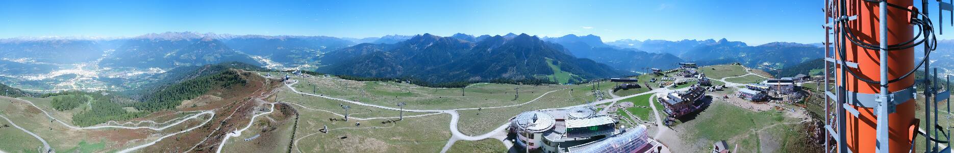 Bruneck Kronplatz snow cam captured at 25 September 2026 at 11:58 pm GMT+2