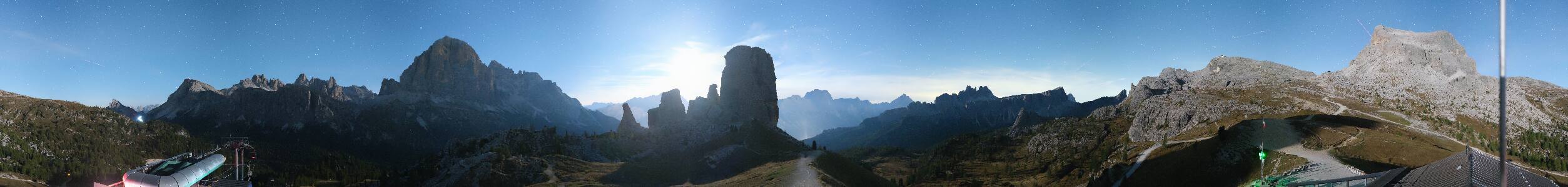 Cortina d’Ampezzo, 5 Torri Cortina d'Ampezzo - 5 Torri (2255m) snow cam captured at 2 October 2026 at 11:40 pm GMT+2