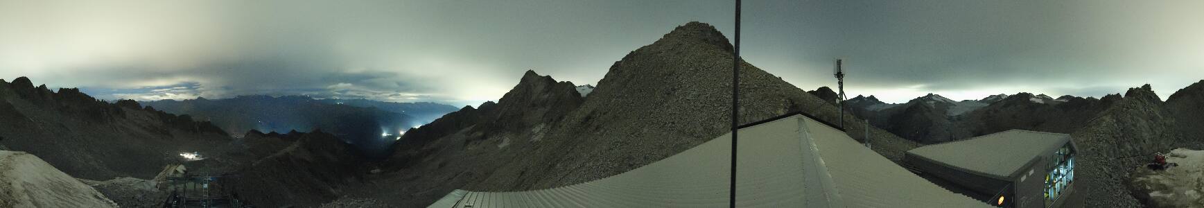 Ghiacciaio Presena Ghiacciaio Presena (3000m) snow cam captured at 13 September 2026 at 10:49 pm GMT+2