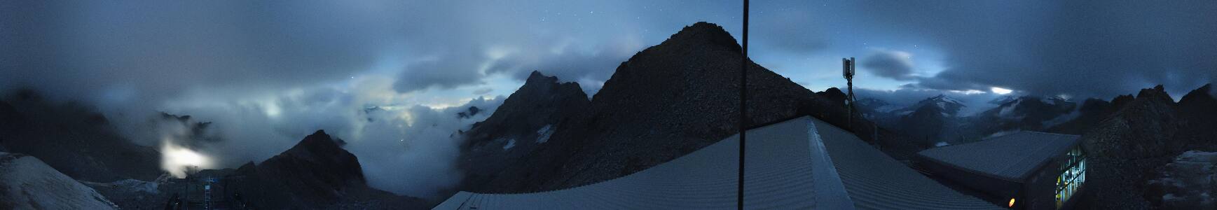 Ghiacciaio Presena Ghiacciaio Presena (3000m) snow cam captured at 17 September 2026 at 9:15 pm GMT+2