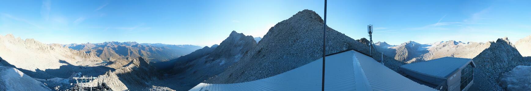Ghiacciaio Presena Ghiacciaio Presena (3000m) snow cam captured at 25 September 2026 at 8:52 am GMT+2