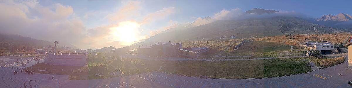 Passo del Tonale Passo del Tonale (1883 m) snow cam captured at 15 September 2026 at 6:51 pm GMT+2