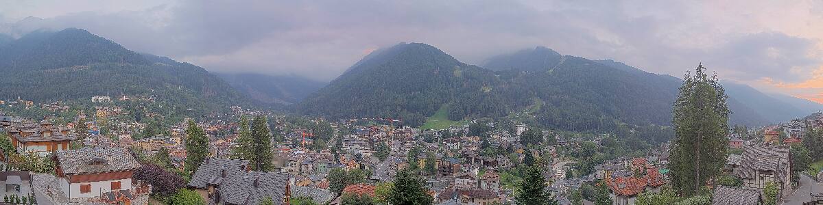 Ponte di Legno Ponte di Legno - 1258m snow cam captured at 15 September 2026 at 7:24 pm GMT+2