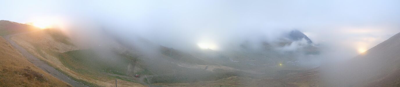 Pordoi Pass snow cam captured at 29 September 2026 at 11:38 pm GMT+2