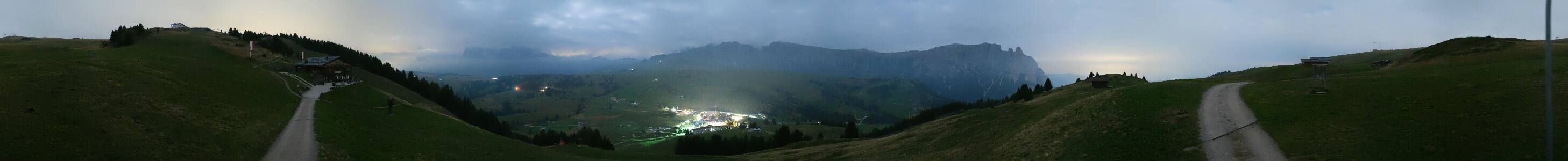 Seiseralm Puflatsch snow cam captured at 30 September 2026 at 11:47 pm GMT+2