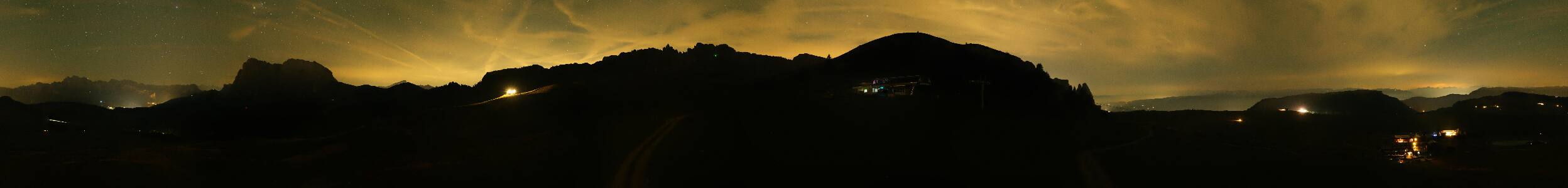Seiseralm Punta d’oro snow cam captured at 4 October 2026 at 11:53 pm GMT+2