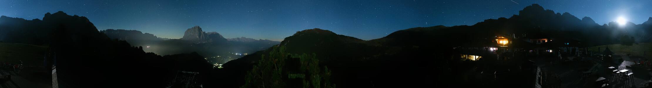 Val Gardena Col Raiser snow cam captured at 2 October 2026 at 11:46 pm GMT+2