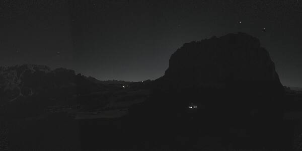 Val Gardena Piz Sella Piz Sella (2284m), Val Gardena - Dolomiti snow cam captured at 22 September 2026 at 11:50 pm GMT+2