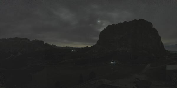 Val Gardena Piz Sella Piz Sella (2284m), Val Gardena - Dolomiti snow cam captured at 23 September 2026 at 11:51 pm GMT+2