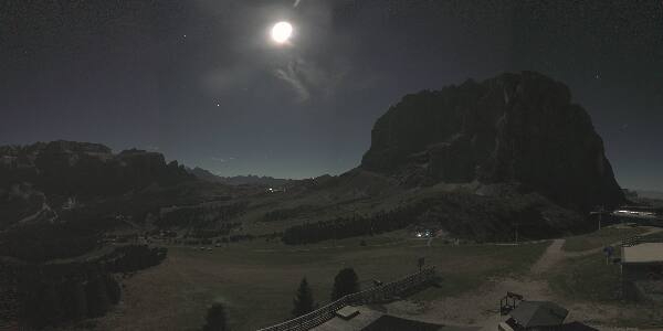 Val Gardena Piz Sella Piz Sella (2284m), Val Gardena - Dolomiti snow cam captured at 25 September 2026 at 11:59 pm GMT+2
