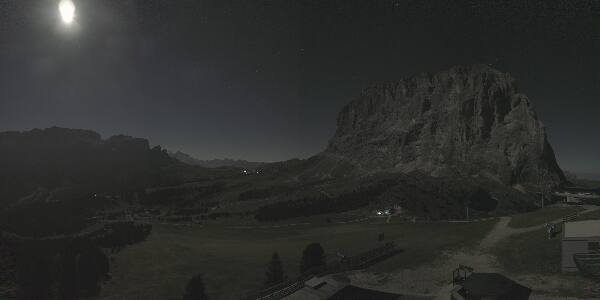 Val Gardena Piz Sella Piz Sella (2284m), Val Gardena - Dolomiti snow cam captured at 28 September 2026 at 11:52 pm GMT+2