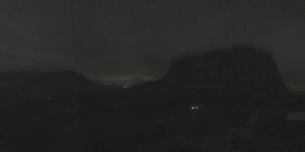 Val Gardena Piz Sella Piz Sella (2284m), Val Gardena - Dolomiti snow cam captured at 30 September 2026 at 11:59 pm GMT+2