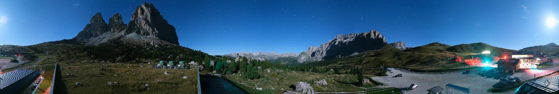 Val Gardena Sasso Levante Sasso Levante - Passo Sella (2.240 m), Val Gardena - Dolomites snow cam captured at 22 September 2026 at 11:50 pm GMT+2