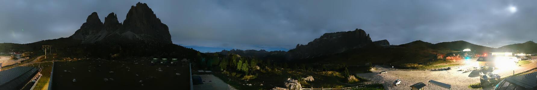 Val Gardena Sasso Levante Sasso Levante - Passo Sella (2.240 m), Val Gardena - Dolomites snow cam captured at 23 September 2026 at 11:51 pm GMT+2