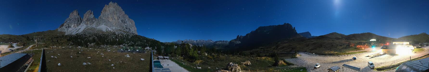 Val Gardena Sasso Levante Sasso Levante - Passo Sella (2.240 m), Val Gardena - Dolomites snow cam captured at 27 September 2026 at 11:49 pm GMT+2