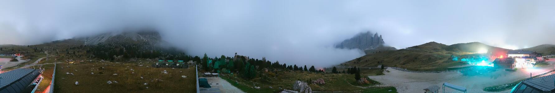 Val Gardena Sasso Levante Sasso Levante - Passo Sella (2.240 m), Val Gardena - Dolomites snow cam captured at 29 September 2026 at 11:46 pm GMT+2