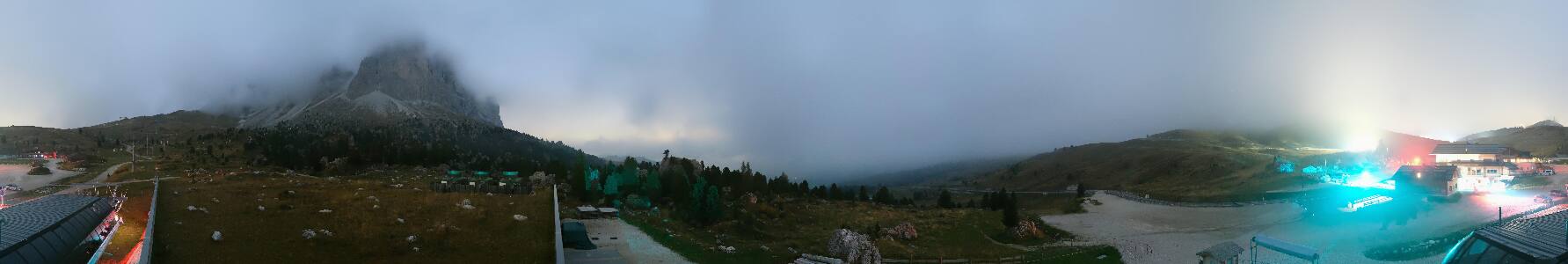Val Gardena Sasso Levante Sasso Levante - Passo Sella (2.240 m), Val Gardena - Dolomites snow cam captured at 30 September 2026 at 11:46 pm GMT+2