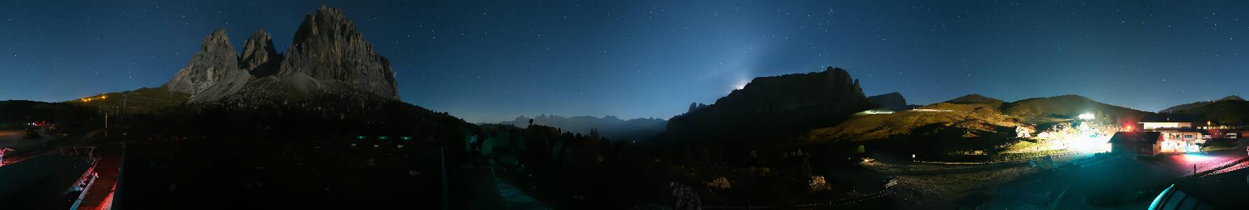 Val Gardena Sasso Levante Sasso Levante - Passo Sella (2.240 m), Val Gardena - Dolomites snow cam captured at 2 October 2026 at 11:46 pm GMT+2