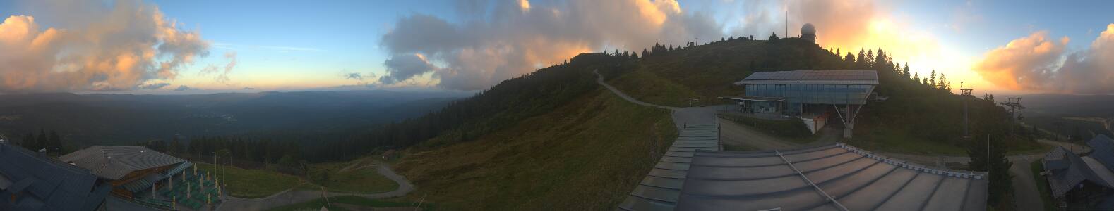 Großer Arber Bergstation snow cam captured at 14 September 2026 at 7:19 pm GMT+2