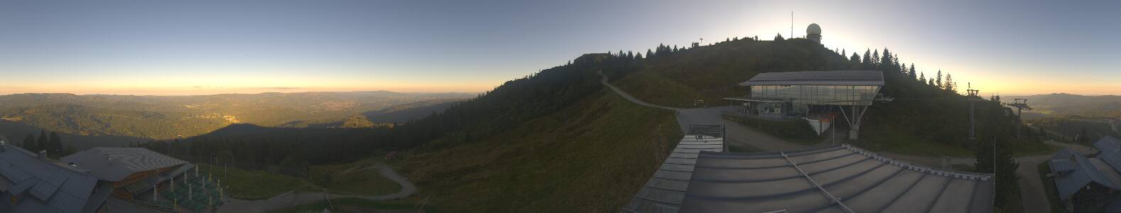Großer Arber Bergstation snow cam captured at 15 September 2026 at 6:14 pm GMT+2