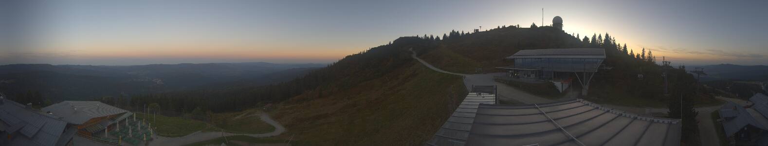 Großer Arber Bergstation snow cam captured at 28 September 2026 at 7:09 pm GMT+2