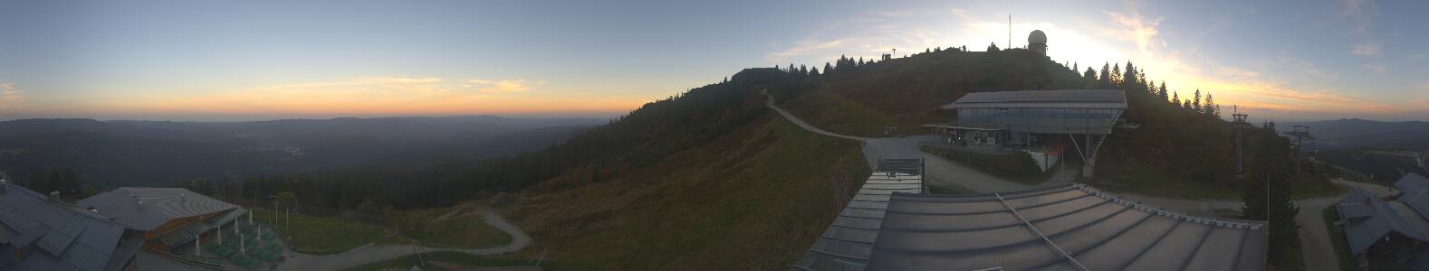 Großer Arber Bergstation snow cam captured at 29 September 2026 at 7:02 pm GMT+2