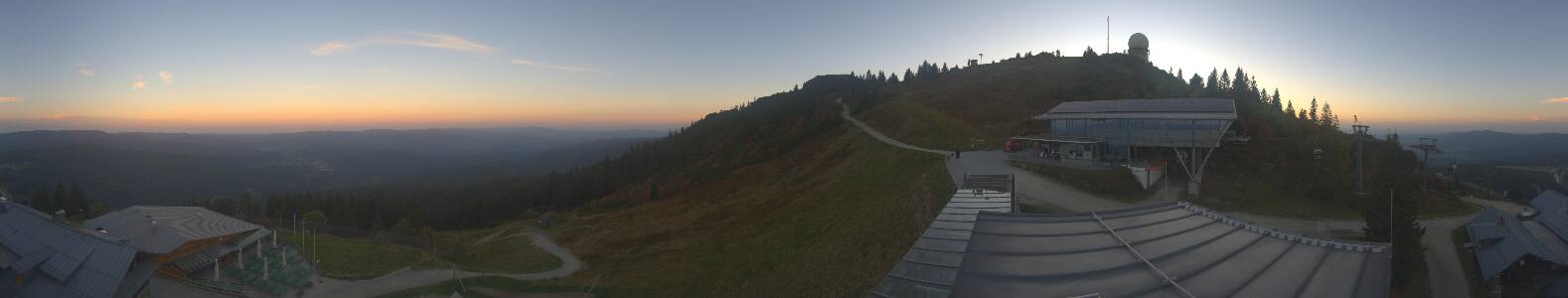 Großer Arber Bergstation snow cam captured at 30 September 2026 at 7:02 pm GMT+2