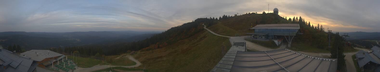 Großer Arber Bergstation snow cam captured at 1 October 2026 at 7:01 pm GMT+2