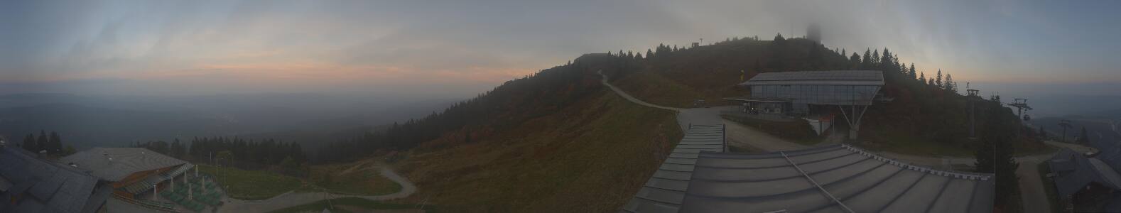 Großer Arber Bergstation snow cam captured at 2 October 2026 at 7:08 pm GMT+2