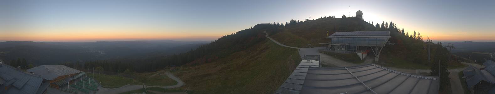 Großer Arber Bergstation snow cam captured at 5 October 2026 at 6:38 pm GMT+2