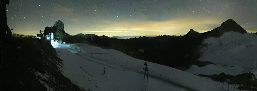 Hintertuxer Gletscher Gefrorene Wand snow cam captured at 12 September 2026 at 11:59 pm GMT+2