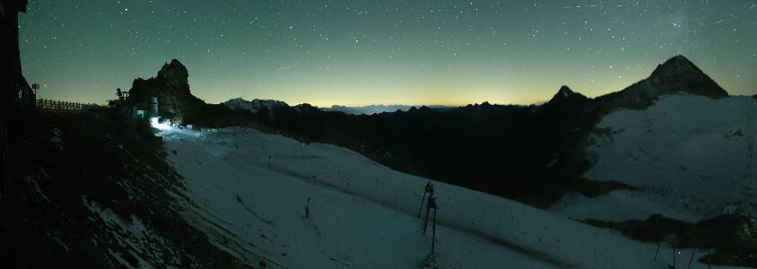 Hintertuxer Gletscher Gefrorene Wand snow cam captured at 14 September 2026 at 11:55 pm GMT+2