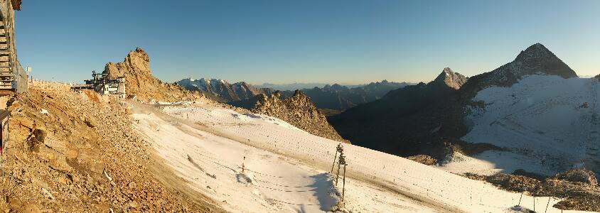 Hintertuxer Gletscher Gefrorene Wand snow cam captured at 15 September 2026 at 6:48 pm GMT+2